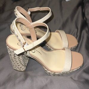 NEVER WORN. Jessica Simpson Sendinal Platform size 7. Butter Gold.